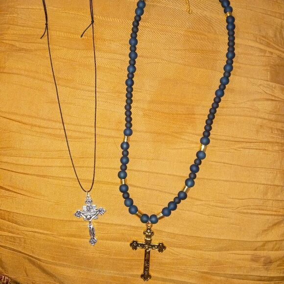 2 cross Necklaces - Picture 2 of 5
